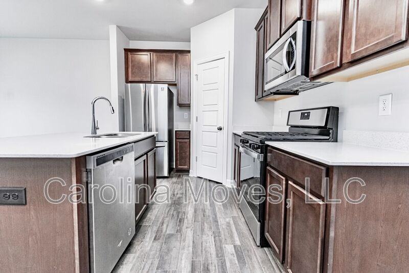 225 Telford Dr - Photo 3 of 13