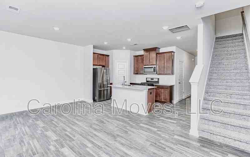 225 Telford Dr - Photo 4 of 13