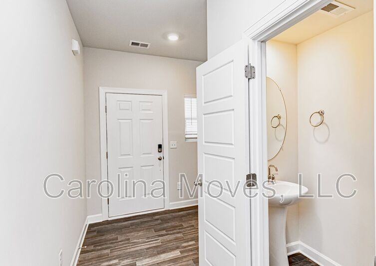 225 Telford Dr - Photo 6 of 13