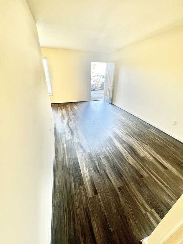 1243 Nelson St - Photo 4 of 7