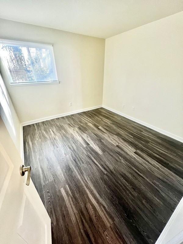 1243 Nelson St - Photo 6 of 7