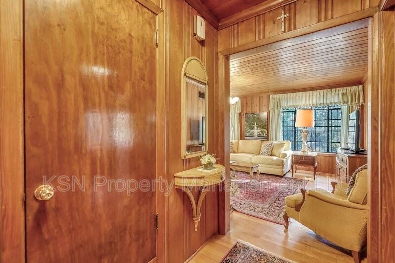 632 Johnston St - Photo 3 of 50