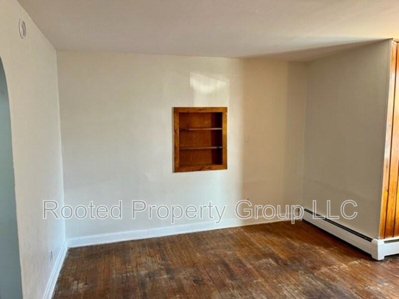 1809 4th St #1 - Photo 3 of 5