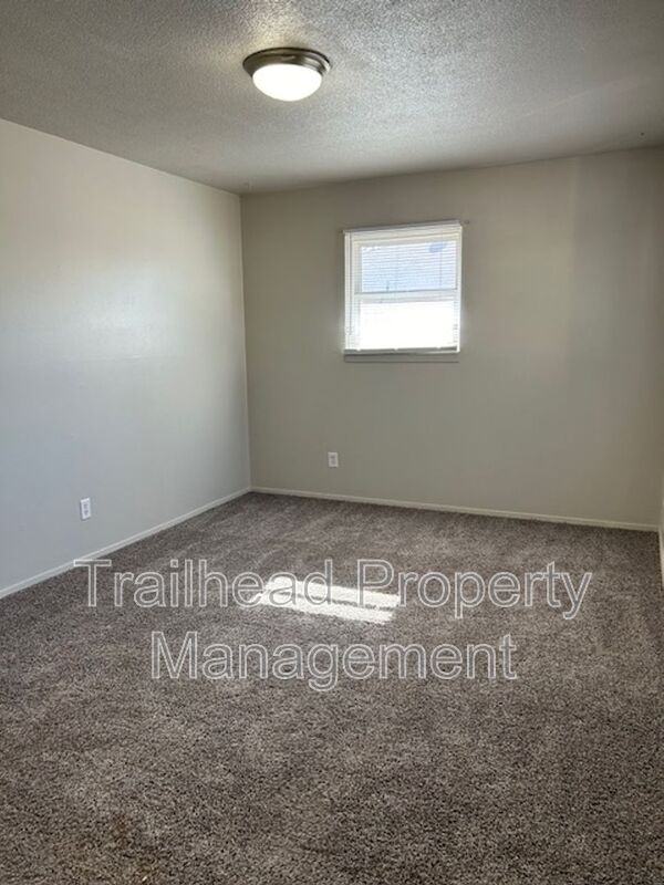 3327 S Oxford Ave #B - Photo 4 of 18