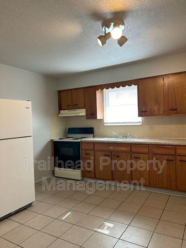 3327 S Oxford Ave #B - Photo 6 of 18