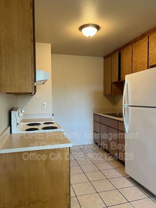 1544 N Bush St - Photo 2 of 7