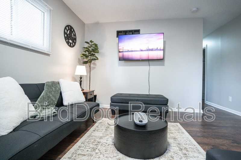 690 Gibbard Ave - Photo 3 of 18