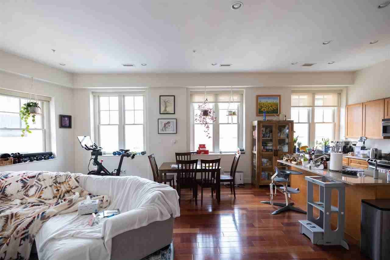 520 Harrison Ave #402H