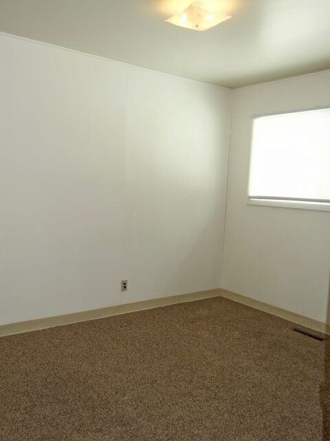 305 1/2 Covert Ln - Photo 4 of 7