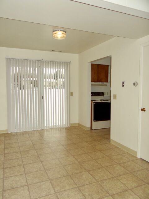 305 1/2 Covert Ln - Photo 5 of 7