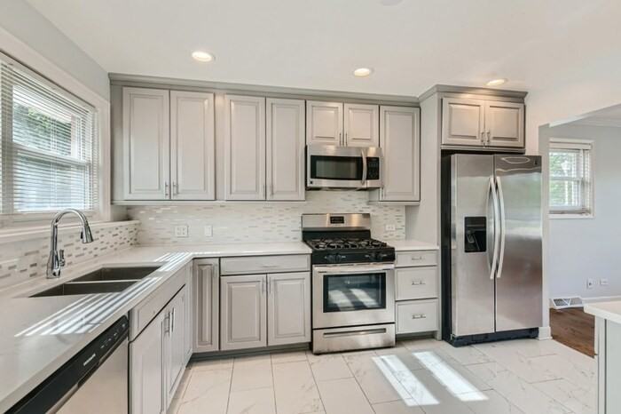 407 N West Ave - Photo 3 of 12