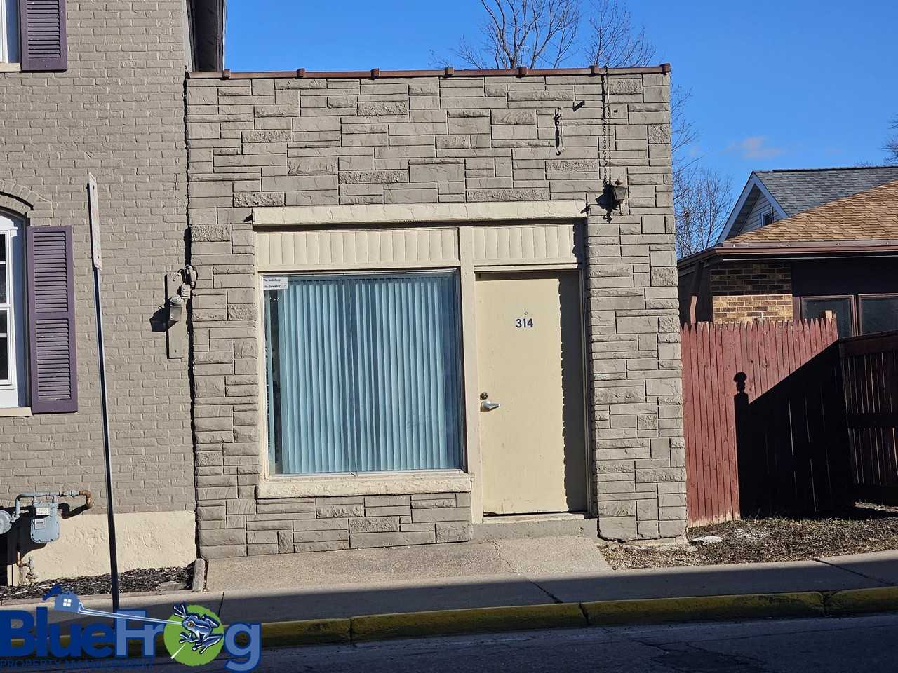 314 S Pearl St #1 - Photo 2 of 9