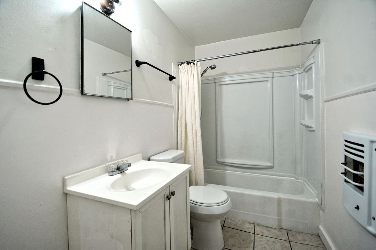 303 E Faust St #1 - Photo 7 of 22