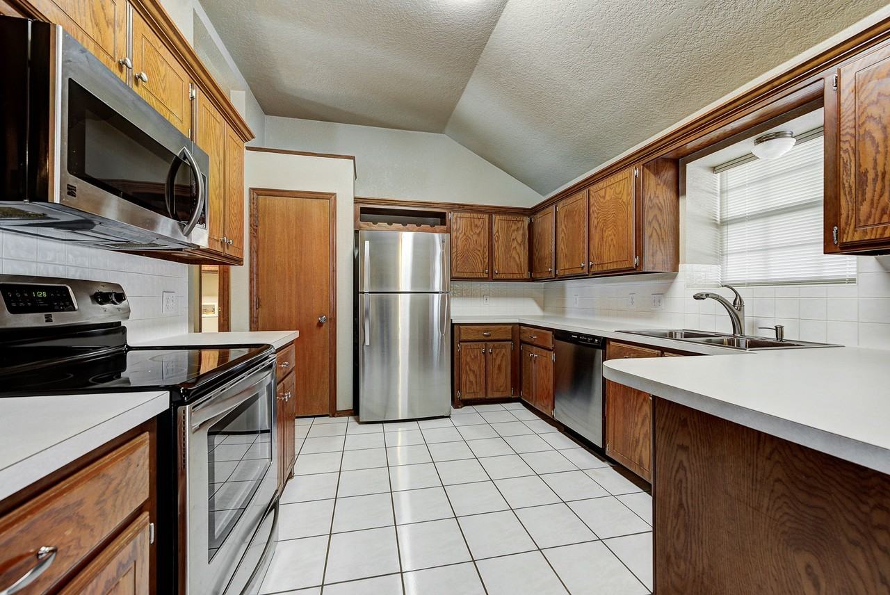 2908 Astor Dr #1 - Photo 7 of 19