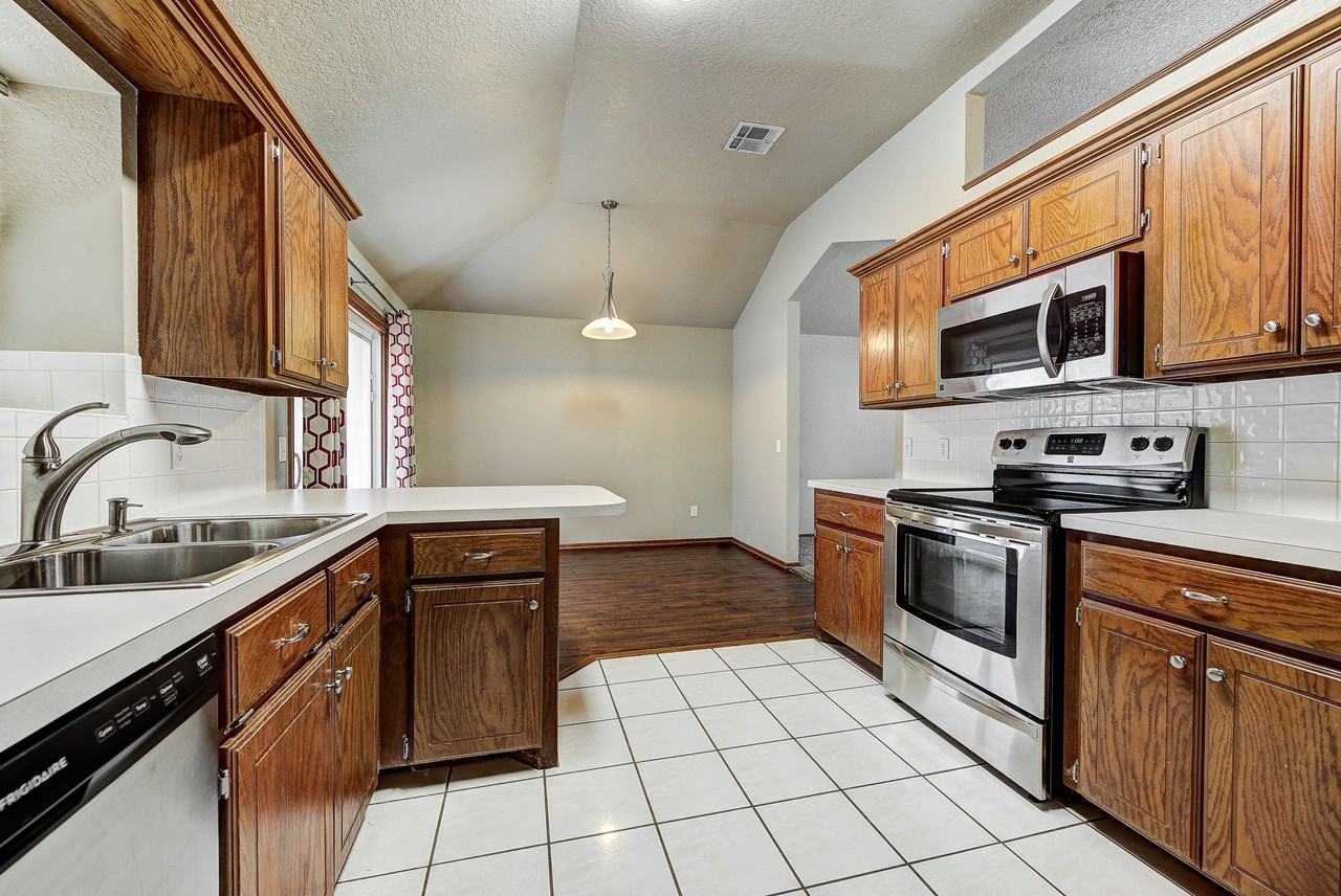 2908 Astor Dr #1 - Photo 7 of 19