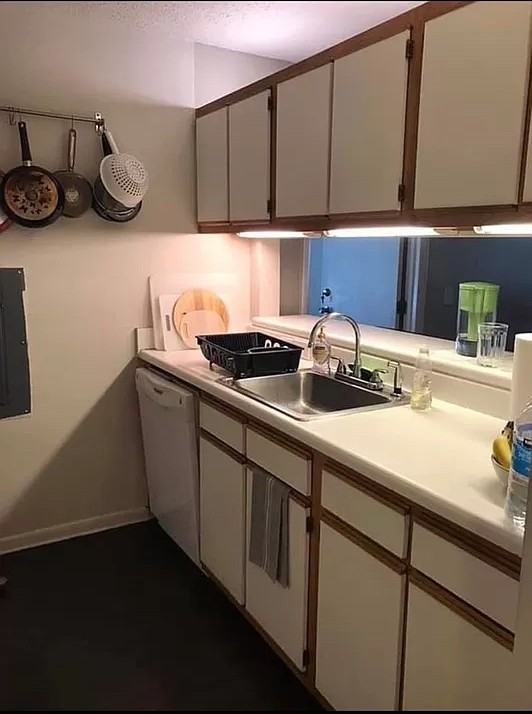 1220 University Court - Photo 4 of 10