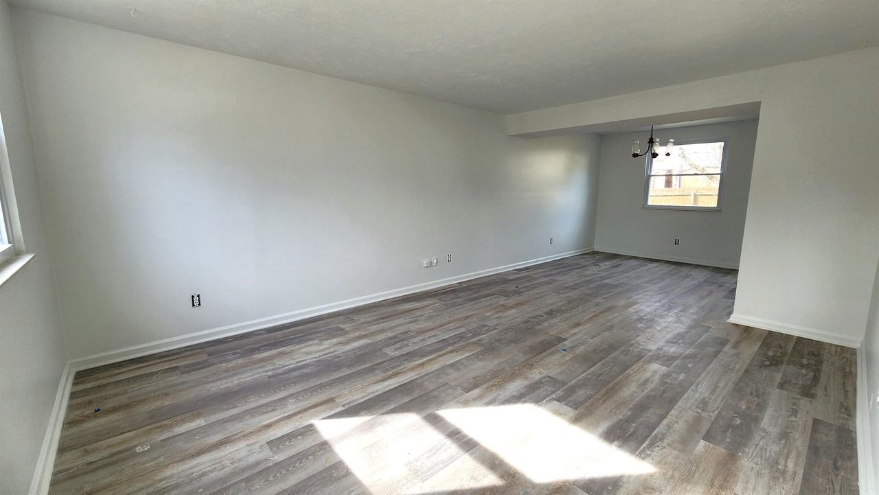 259 Windsor Castle Dr #1 - Photo 3 of 17