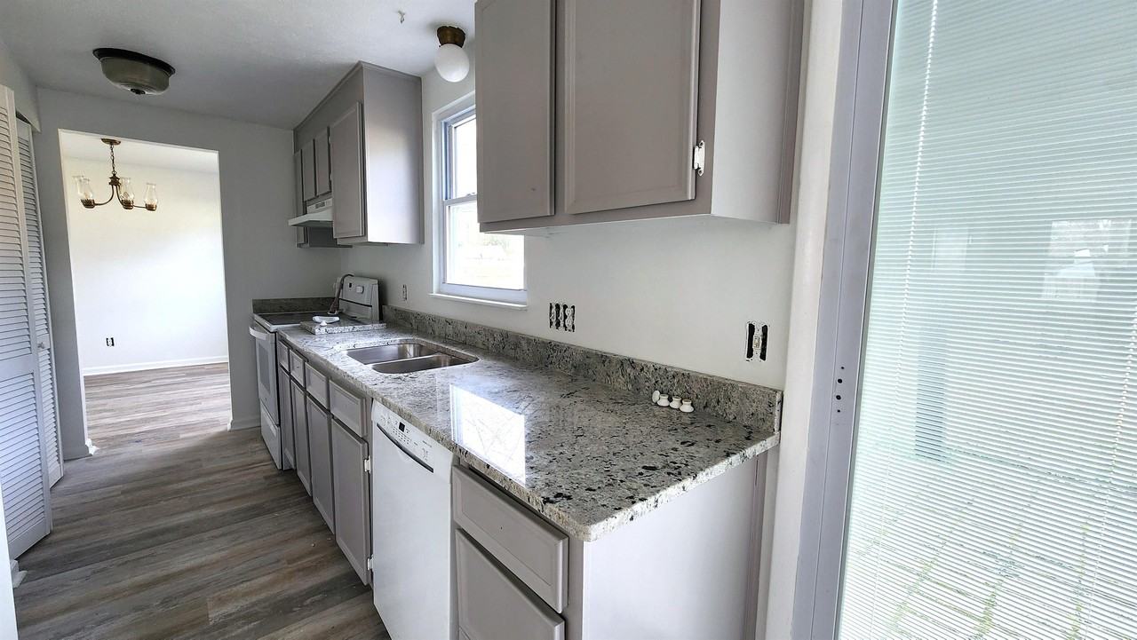 259 Windsor Castle Dr #1 - Photo 5 of 17