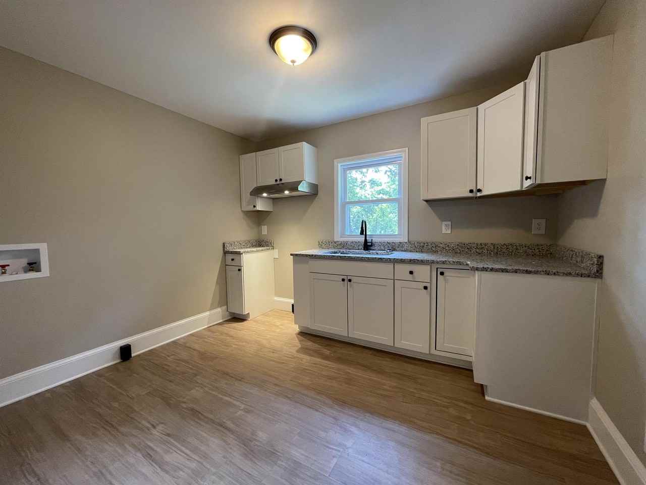 1216 Vance St - Photo 2 of 11