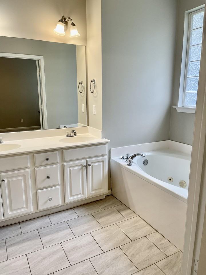 134 Gardenside Dr - Photo 3 of 19