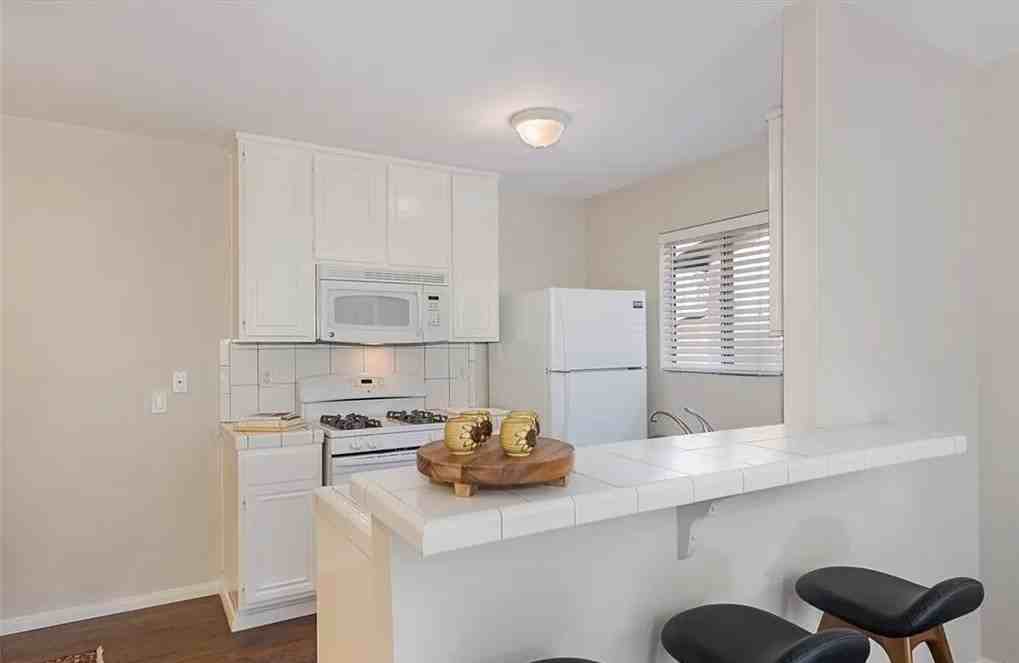 1062 Cabrillo Park Dr #C - Photo 2 of 8