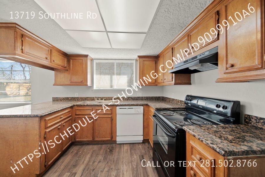 13719 Southline Rd - Photo 2 of 12