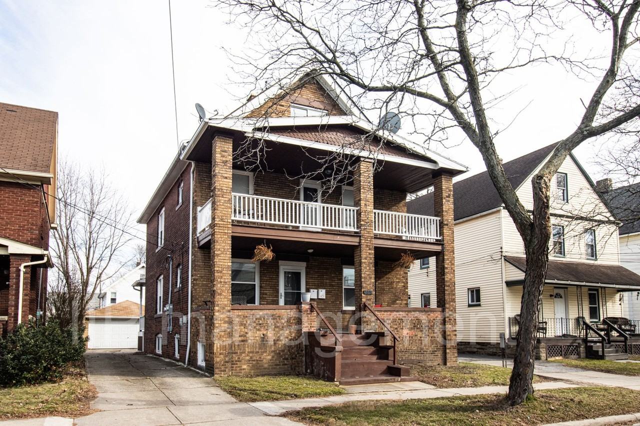 2081 Halstead Ave #UP