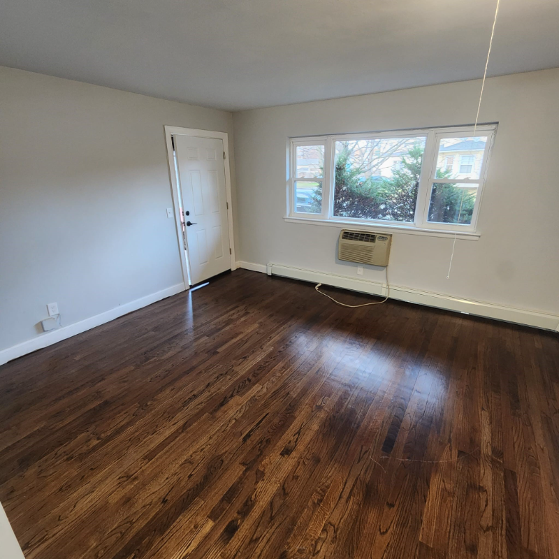 420 W 7th St - Photo 4 of 10