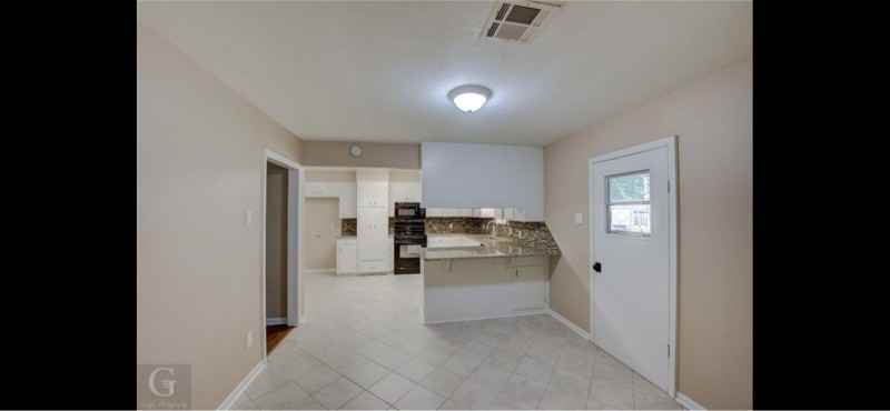 2517 Douglas Dr - Photo 2 of 12