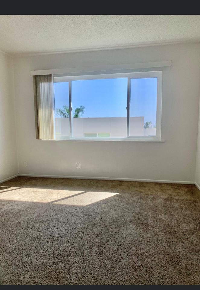 1021 Cliff Dr #14 - Photo 2 of 13