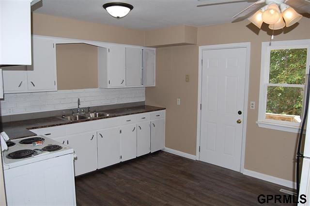 1517 3rd Avenue - Photo 3 of 6