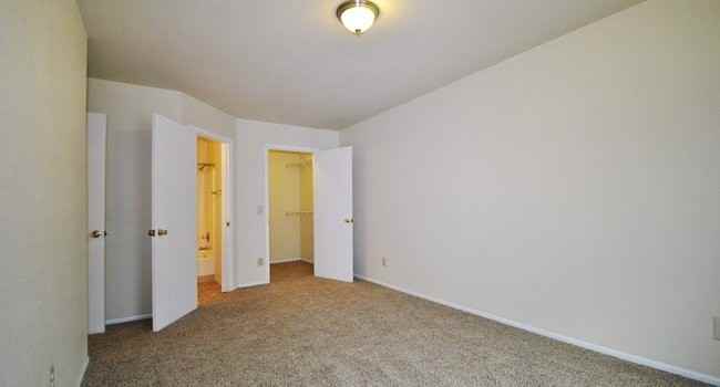 Willow Creek Apartments & Townhomes - Photo 4 of 26