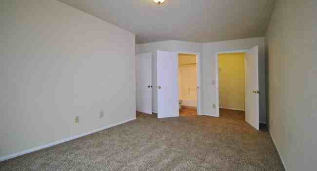 Willow Creek Apartments & Townhomes - Photo 5 of 26