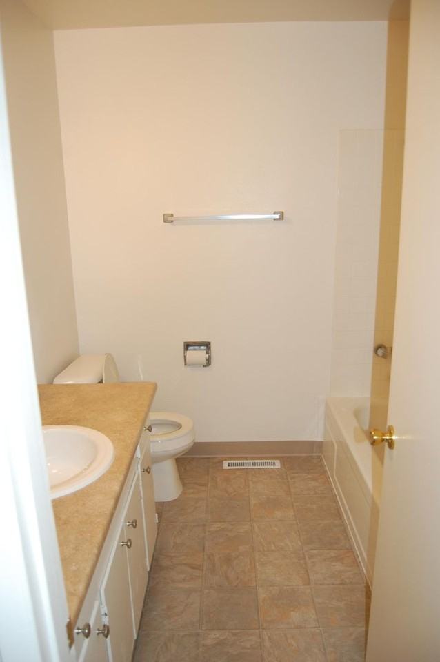 Beautiful 1, 2 and 3 bedroom apartments available for rent near Vancouver Mall! - Photo 2 of 37