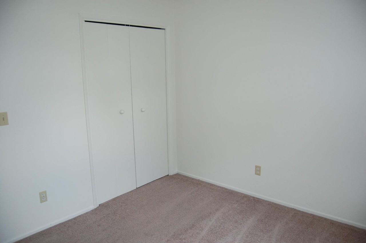 Beautiful 1, 2 and 3 bedroom apartments available for rent near Vancouver Mall! - Photo 3 of 37