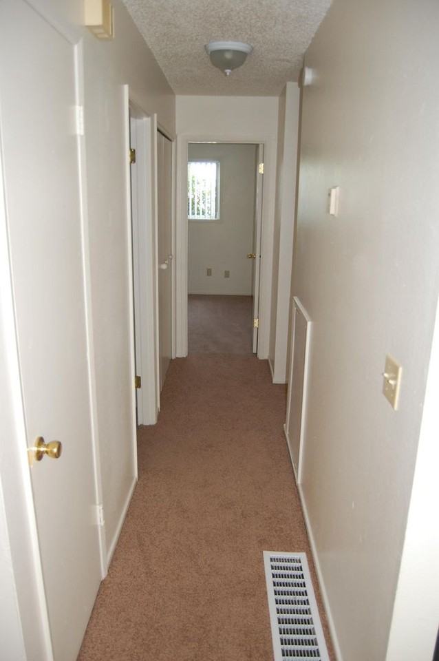 Beautiful 1, 2 and 3 bedroom apartments available for rent near Vancouver Mall! - Photo 4 of 37
