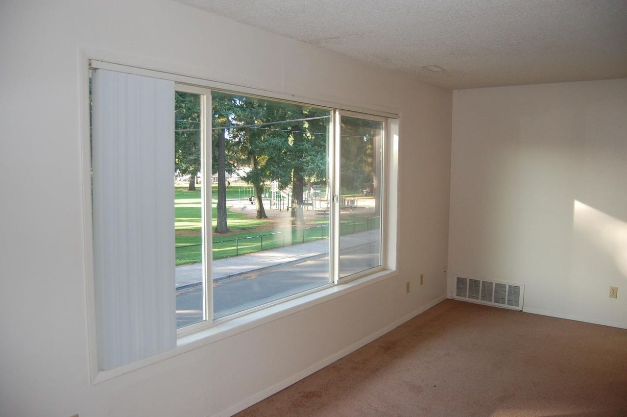 Beautiful 1, 2 and 3 bedroom apartments available for rent near Vancouver Mall! - Photo 2 of 19