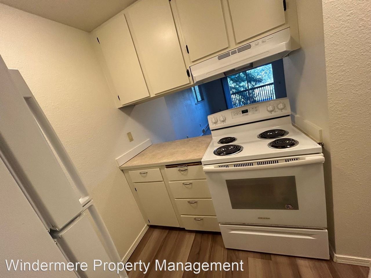 800 20th St. #4 - Photo 3 of 13