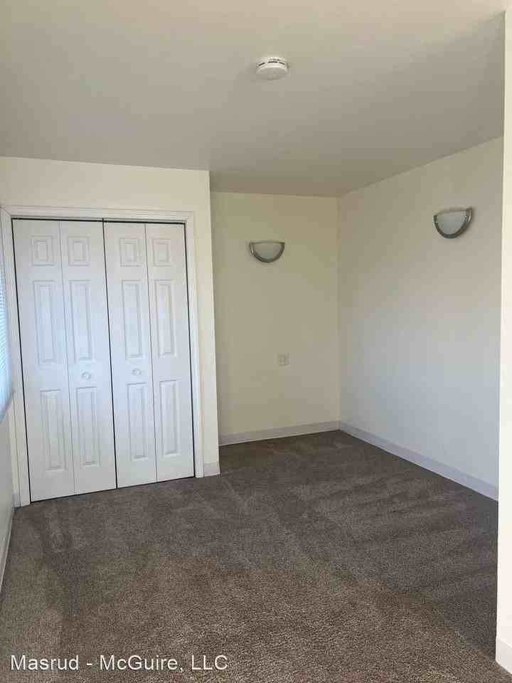 326 South 7th Street - Photo 3 of 4