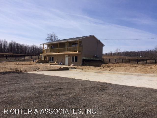 9355 Valley View Dr - Photo 2 of 12