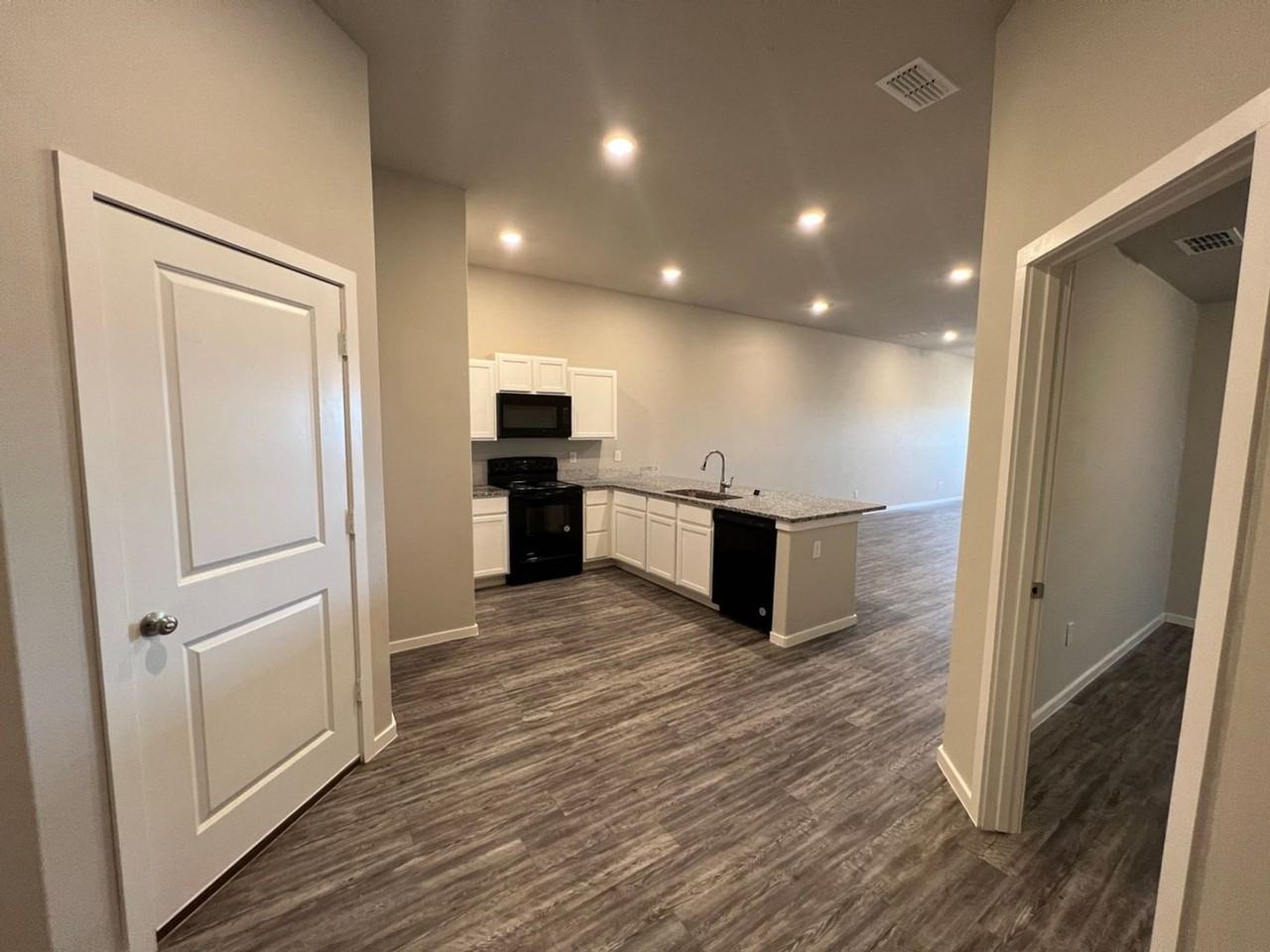 Willowbend - 2112 Langford Ave - Photo 2 of 21