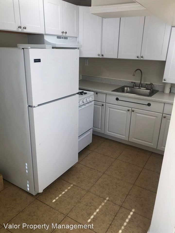 4260 Campus Ave - Photo 2 of 8