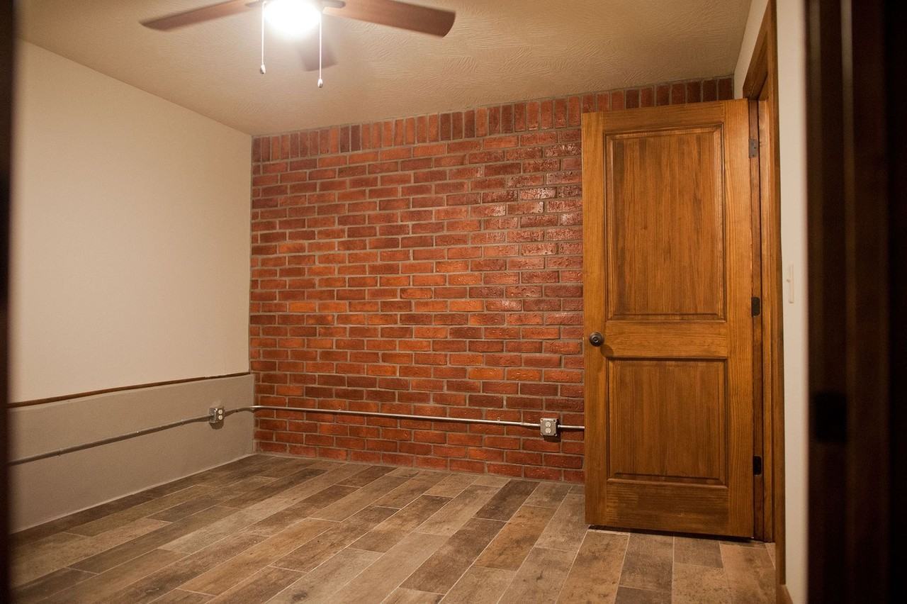 518 W College St - Photo 5 of 10