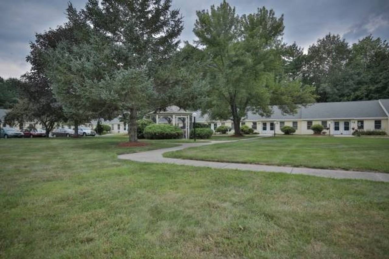 Briston Manor West - Photo 3 of 9