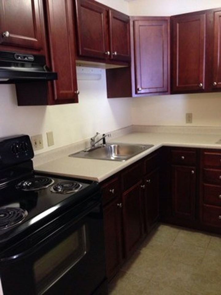 Briston Manor West - Photo 6 of 9