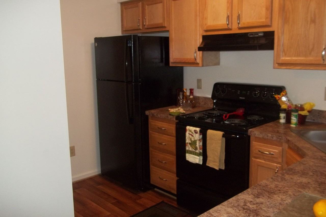 Featherstone Apartments at Kiln Creek - Photo 2 of 22