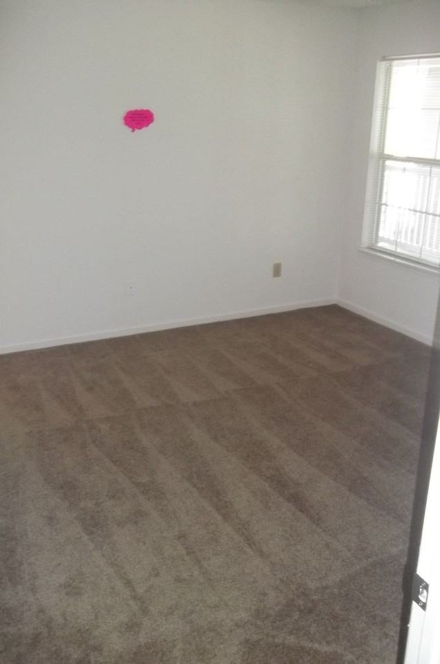 Featherstone Apartments at Kiln Creek - Photo 4 of 22