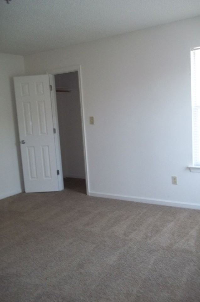 Featherstone Apartments at Kiln Creek - Photo 5 of 22