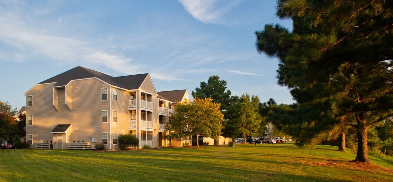 Featherstone Apartments at Kiln Creek - Photo 6 of 32