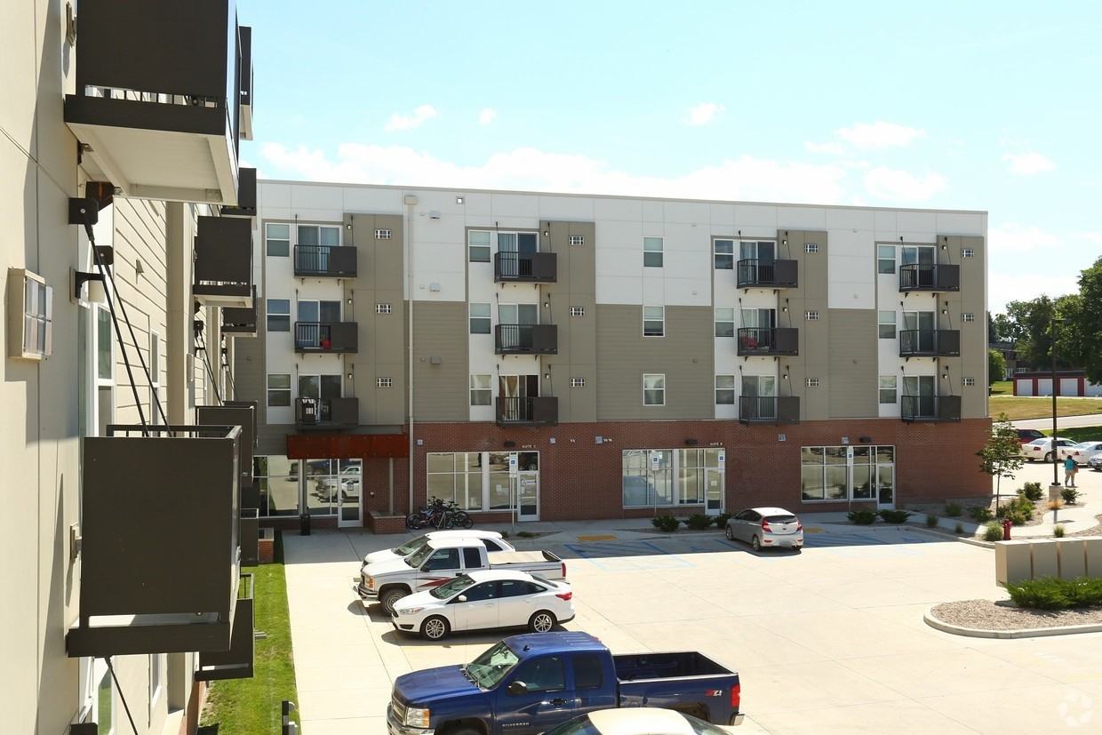 Badlands Apartments II - Photo 7 of 50